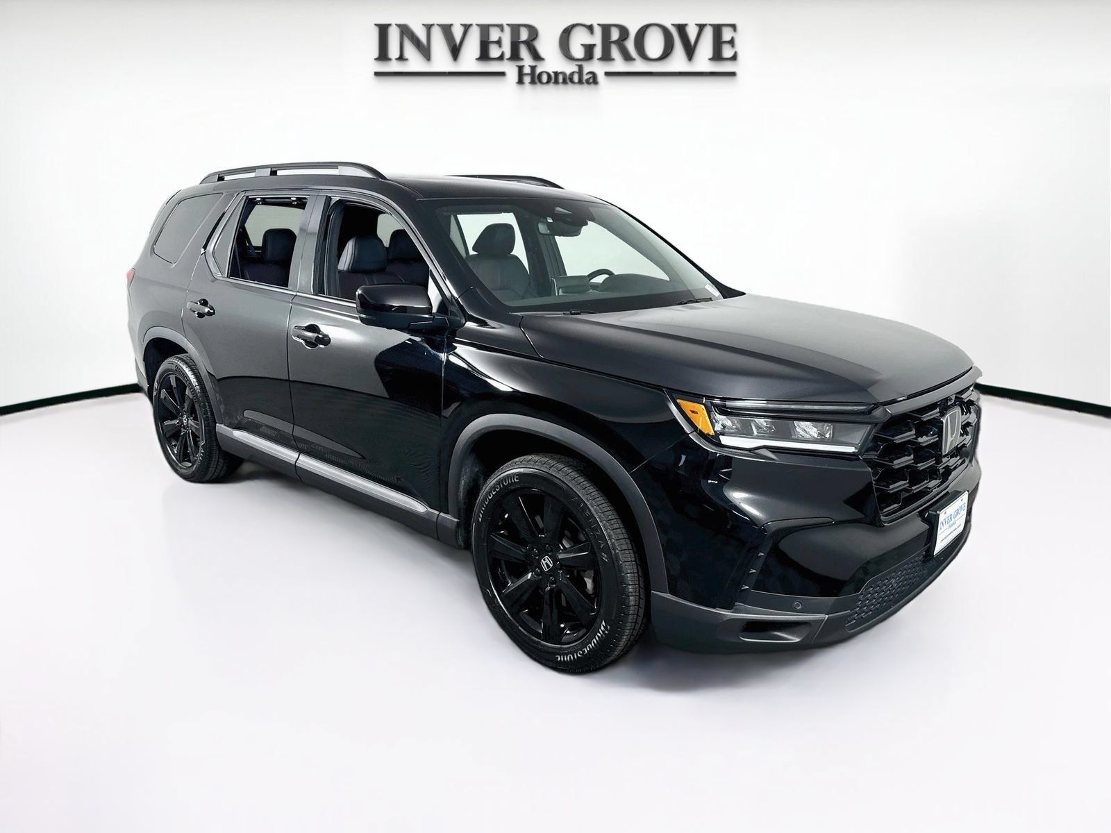 Used 2025 Honda Pilot Black Edition image 3