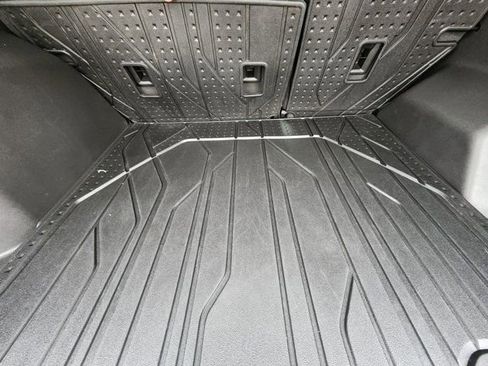 Used 2024 Chevrolet Equinox RS w/ RS Leather Package image 32