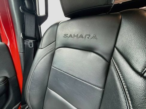 Used 2022 Jeep Wrangler Unlimited Sahara AWD/4WD image 27