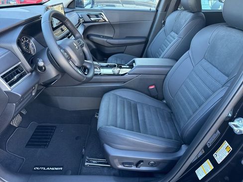 New 2025 Mitsubishi Outlander SE image 23