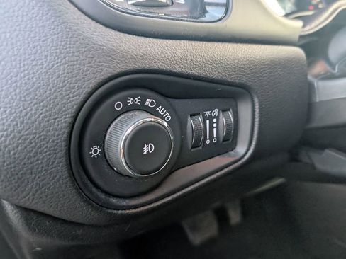 Used 2016 Jeep Renegade Latitude image 16