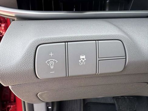 Certified 2025 Hyundai Elantra SEL image 20