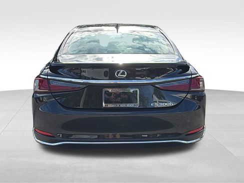 Used 2022 Lexus ES 300h w/ Premium Package image 6