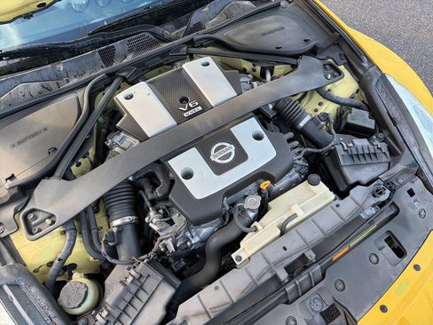 Used 2009 Nissan 370Z Touring w/ Sport Pkg image 14