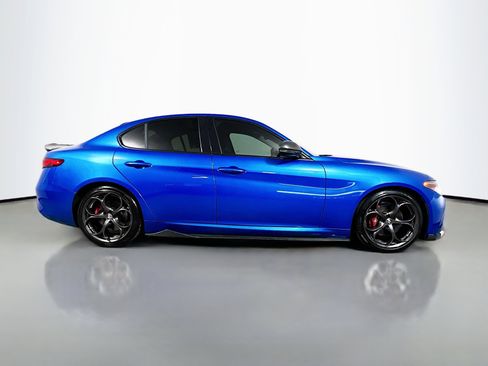 Used 2019 Alfa Romeo Giulia w/ Nero Edizione image 3