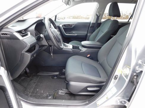 Used 2022 Toyota RAV4 LE image 12