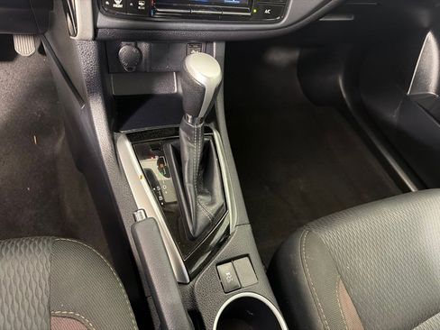 Used 2018 Toyota Corolla LE FWD image 18
