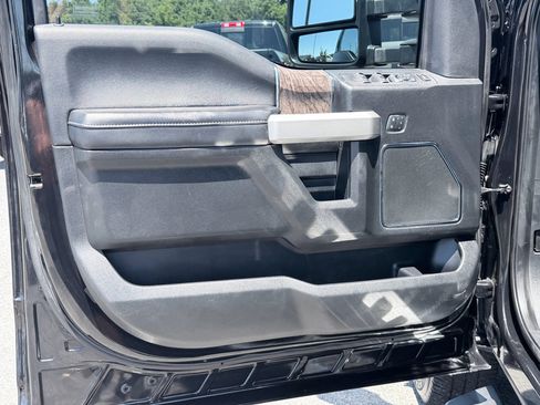 Used 2019 Ford F350 Lariat w/ Chrome Package AWD/4WD image 30