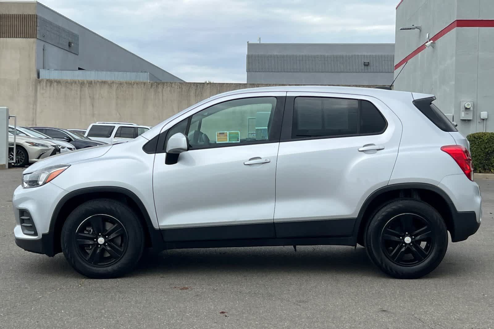 Used 2022 Chevrolet Trax LS w/ Tint and Cruise Package FWD image 9