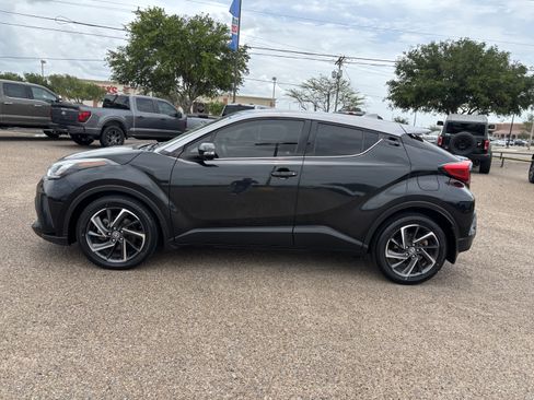 Used 2021 Toyota C-HR Limited FWD image 2