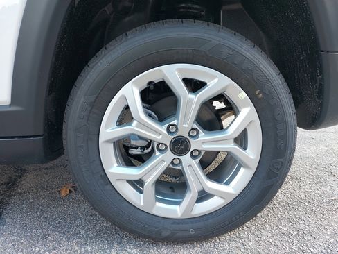 New 2026 Jeep Compass Latitude image 33