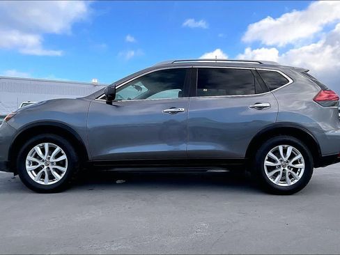 Used 2017 Nissan Rogue SV FWD image 3