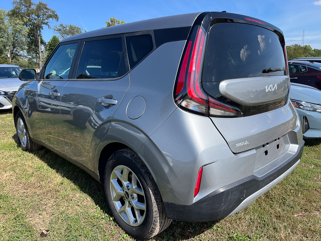 Used 2023 Kia Soul LX w/ Option Group 015 FWD image 3
