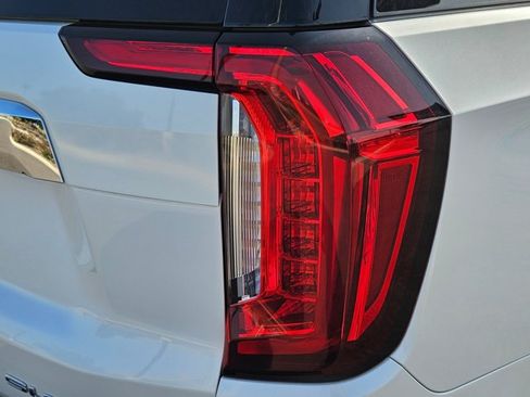 Used 2021 GMC Yukon XL SLT w/ SLT Premium Package RWD image 5