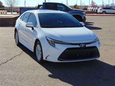 Used 2025 Toyota Corolla XLE image 9