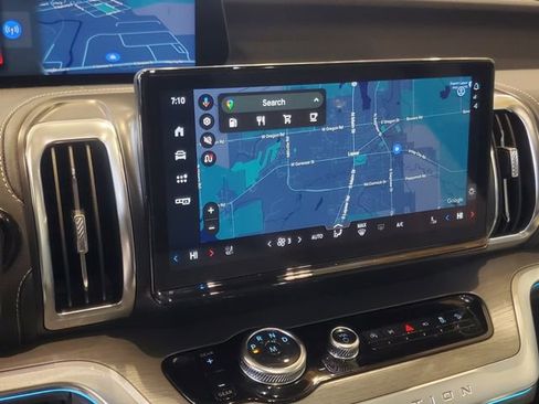 Certified 2025 Ford Expedition Platinum image 19