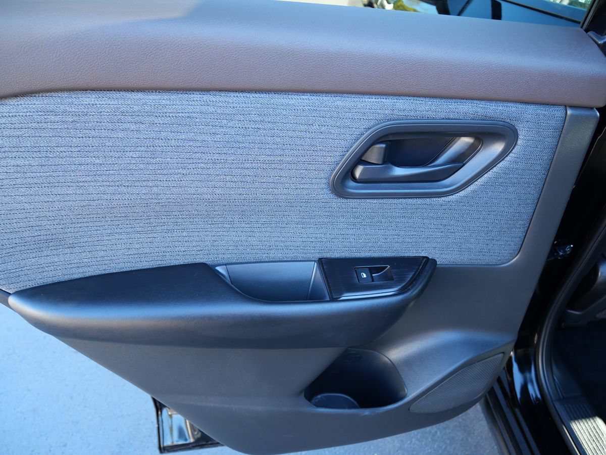 Used 2023 Nissan Rogue S AWD/4WD image 24