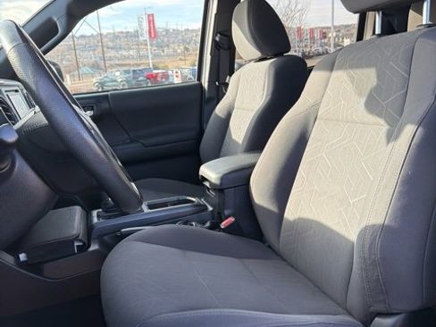 Certified 2019 Toyota Tacoma TRD Sport image 16