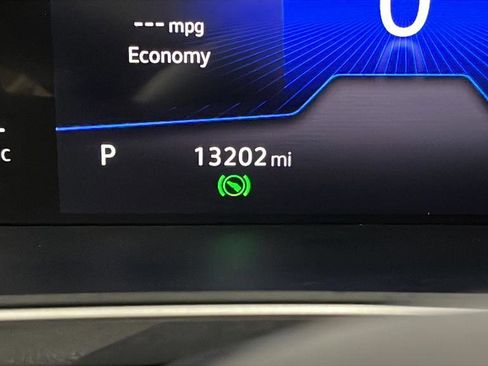 Used 2024 Volkswagen Tiguan SE w/ Panoramic Sunroof Package image 10