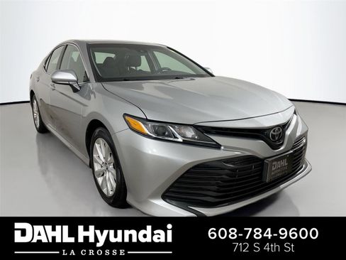 Used 2018 Toyota Camry LE image 1