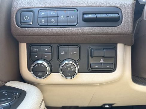 Used 2021 GMC Yukon Denali w/ Denali Ultimate Package image 20