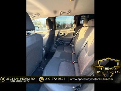 Used 2023 Jeep Renegade Latitude AWD/4WD image 18