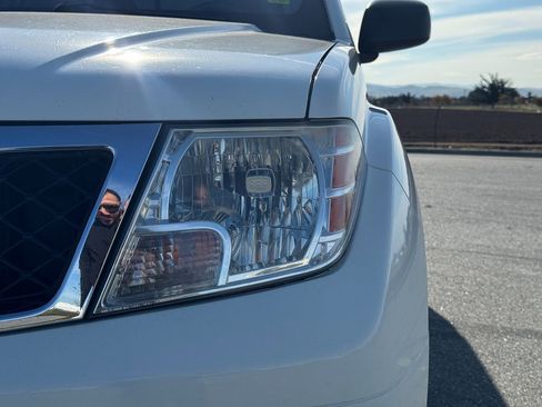 Used 2019 Nissan Frontier SV image 14