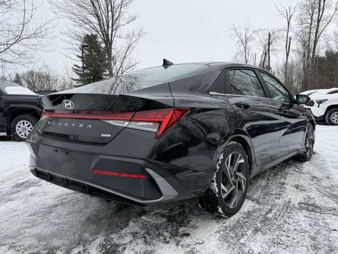 Used 2024 Hyundai Elantra Limited image 12