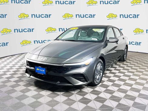 Used 2024 Hyundai Elantra SEL FWD image 3