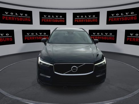 Used 2023 Volvo XC60 B5 Core image 3