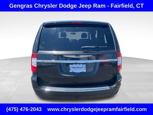 Used 2015 Chrysler Town & Country Touring w/ Driver Convenience Group FWD image 6
