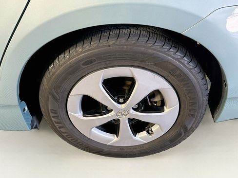 Used 2013 Toyota Prius Two FWD image 11