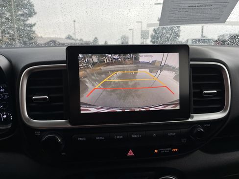 Used 2021 Hyundai Venue SE image 24