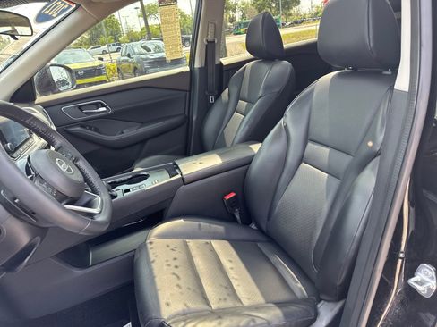 Used 2021 Nissan Rogue SV w/ Premium Package image 25