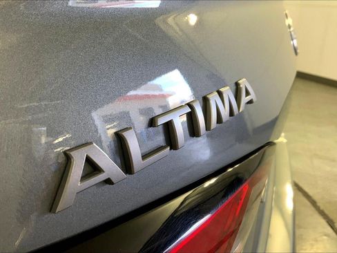 Used 2025 Nissan Altima 2.5 SV image 8