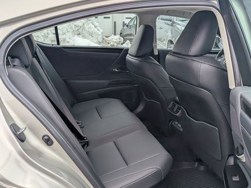 Certified 2025 Lexus ES 300h w/ Premium Package image 12