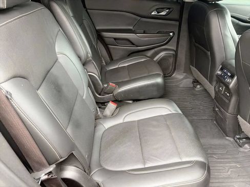 Used 2021 GMC Acadia SLT w/ LPO, Floor Liner Package FWD image 14