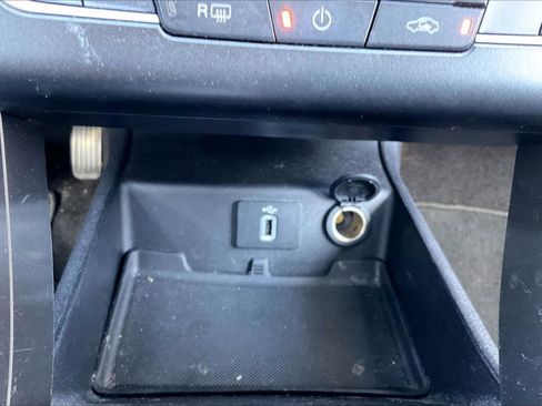 Used 2017 Ford Fusion SE w/ Equipment Group 201A image 31