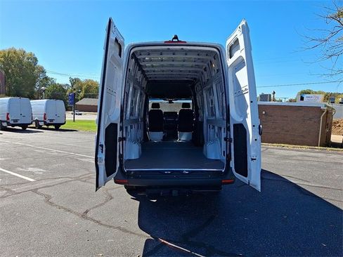 Used 2025 Mercedes-Benz Sprinter 2500 image 29