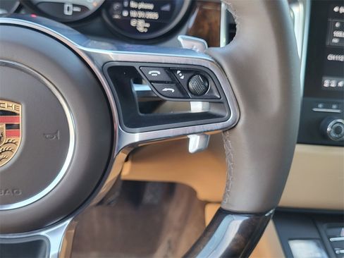 Used 2018 Porsche Macan S image 22