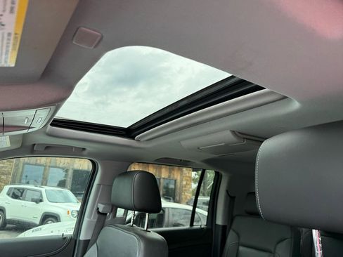 Used 2019 GMC Yukon XL SLT w/ Open Road Package AWD/4WD image 13
