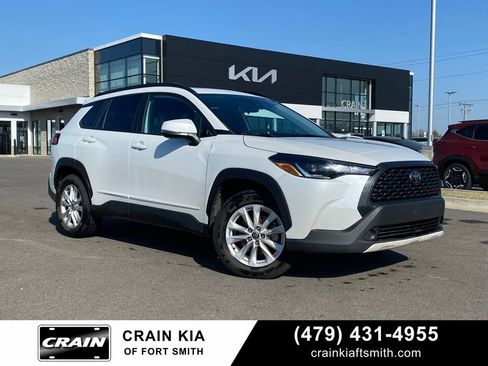 Used 2022 Toyota Corolla Cross LE w/ Moonroof Package image 1