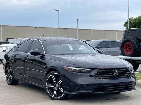 Used 2023 Honda Accord Sport image 2