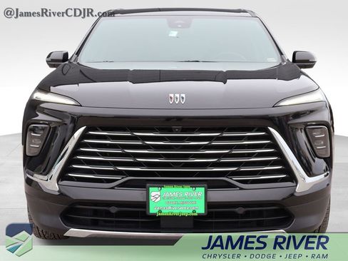 Used 2025 Buick Enclave Preferred image 7