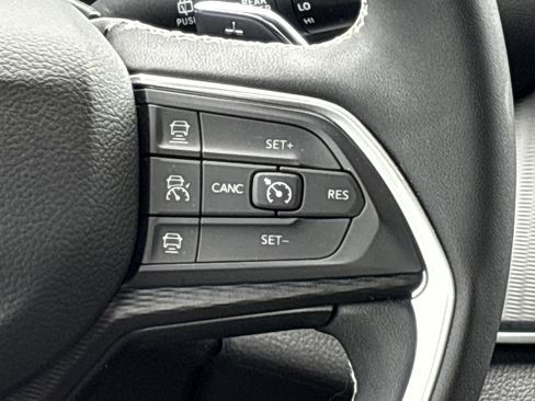 Certified 2023 Jeep Grand Cherokee Altitude AWD/4WD image 20