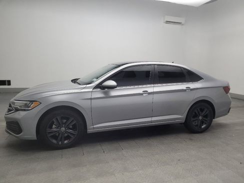 Used 2022 Volkswagen Jetta SE w/ Panoramic Sunroof Package FWD image 2