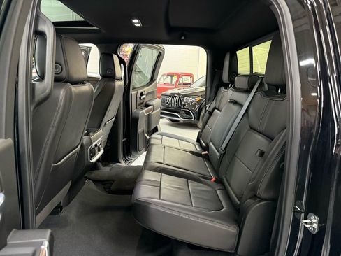 Used 2021 Chevrolet Silverado 1500 High Country w/ Technology Package image 16