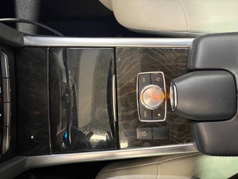 Used 2014 Mercedes-Benz E 350 4MATIC Sedan image 25
