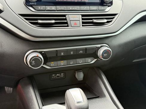 Used 2022 Nissan Altima 2.5 SV FWD image 16