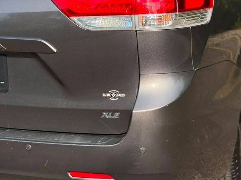 Used 2012 Toyota Sienna XLE FWD image 7
